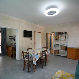Appartamenti Oleandro - Giardini E Terrazze マリーナ・ディ・カンポ Exterior photo