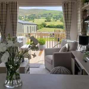 Beautiful 2-Bed Lodge Ribble Valley クリザーロー Exterior photo