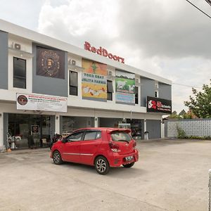 ホテル Reddoorz Near Tugu Coklat Pesawaran Lampung バンダールランプン Exterior photo