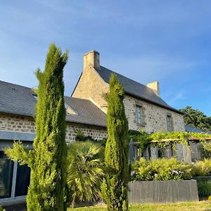 Val-d'Ize Manoir De La Nogrie - Chambre De Charme Avec Acces Privatif - Piscine Chauffee Sur Domaine 5 Etoiles Bed & Breakfast Exterior photo