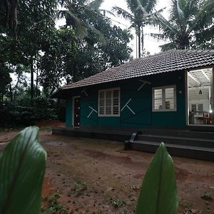 Babu'S Homestay By Lexstays マナンタバディー Exterior photo