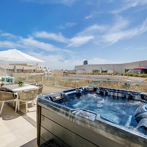 Tal-FrancizSuper Luxury Penthouse With Hot Tub And Poolアパートメント Exterior photo