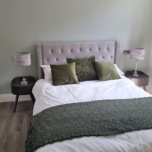 Jasmin Apartments - Luxury 1 & 2 Bedroom Units With Free Parking ブッシー Exterior photo