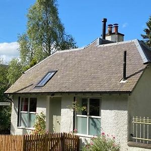 Cobbler'S Cottage At Kindrochet, Strathtay ピトロクリー Exterior photo