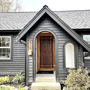 Modern 2 Bedroom Farmhouse Cottage With Hot Tub In スノホミッシュ Exterior photo