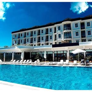Westport Istanbul Resort & Spa Hotel シリウリ Exterior photo