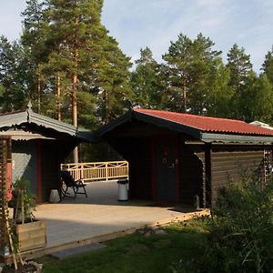 Timber Cottages With Jacuzzi And Sauna Near Lake Vanern カールスタード Exterior photo
