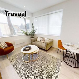 Travaal.Om - 2 Bed Serviced Apartment Farnborough ファーンバラ Exterior photo