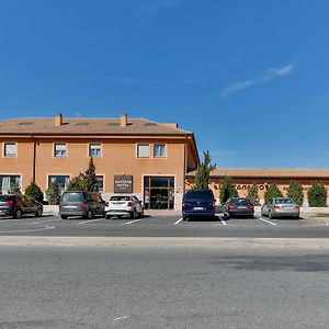 Hospedium Santana Hotel Restaurante パラスエーロス・デ・エレスマ Exterior photo