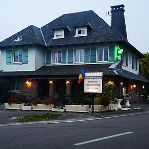 アルビュサック L'Auberge Des Quatre Routes Bed & Breakfast Exterior photo