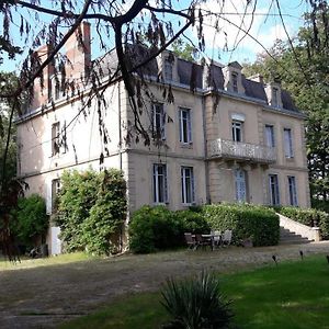 ブルボン・ラルシャンボー Chateau Du Grand Lucay Bed & Breakfast Exterior photo