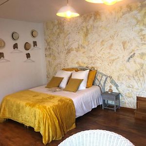 Putot-en-Auge Grande Chambre Familiale Jaune Tout Bonnement Bien Bed & Breakfast Exterior photo