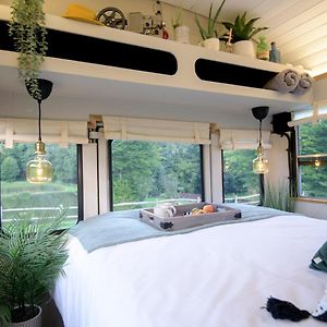American School Bus Retreat With Hot Tub In Sussex Meadow アックフィールド Exterior photo