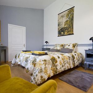 Noaillan Chambre D'Hotes, Aux Tuileries Bed & Breakfast Exterior photo