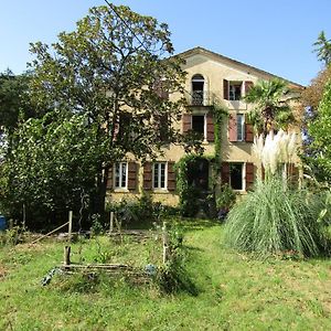 Caillavet La Demeure Des Fleurs Bed & Breakfast Exterior photo