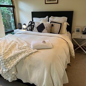 オークランド Waitakere Ranges Bed & Breakfast Bed & Breakfast Exterior photo