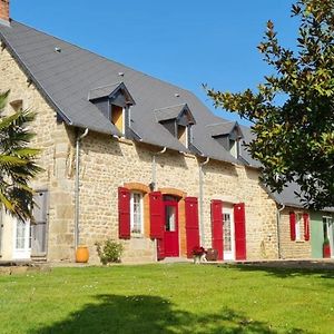 Isigny-le-Buat La Pichonniere Bed & Breakfast Exterior photo