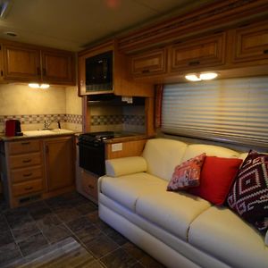 West Chiltington Luxury American Rv With Hot Tubヴィラ Exterior photo