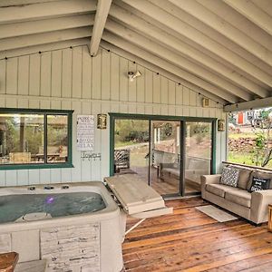 Cozy Pine Retreat With Private Hot Tub And Viewsヴィラ Exterior photo