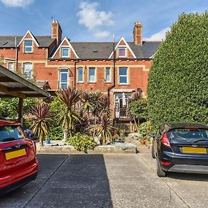 Traditional 3-Bed Property In Pontcanna With Parking カーディフ Exterior photo