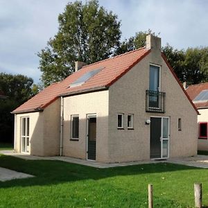 Vakantiehuis 6Pers Op Park 'T Broeckhuys In Ewijk Groot Zwemplas In Het Land Van Maas & Waal Niet Voor Arbeidsmigrantenヴィラ Exterior photo