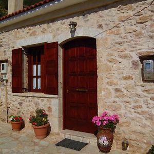 DarasSponsor Of The E4 Peloponnese Trailアパートメント Exterior photo