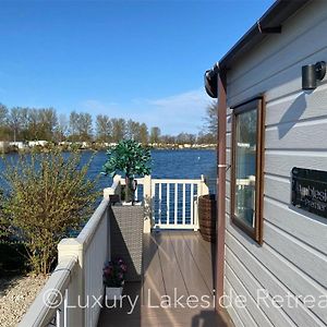 ホテル Lakeside Retreat With Hot Tub & Fishing Peg At Tattershall Lakes Country Park Exterior photo