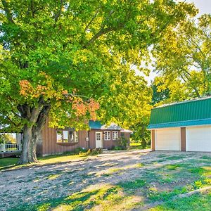 Beautifully Restored Farmhouse In Marshall!ヴィラ Exterior photo