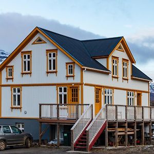 SeyðisfjörðurUndiraldan - Steinholt, Old Music Schoolアパートメント Exterior photo