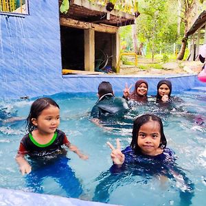 Lata Bayu Chalet - Waterfall & River With Kids Pool Baling Exterior photo