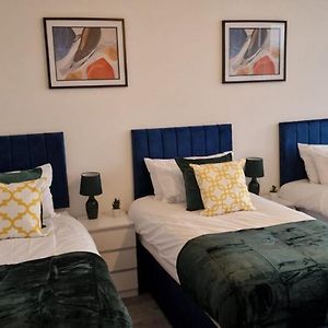 Flitwick Luxury Apartment - Sleeps 4 Exterior photo