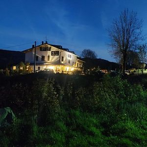 La Buca Delle Fate Ristorante Albergo ピエヴェペーラゴ Exterior photo