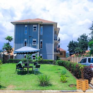 カンパラ Karibu Namugongo Bed & Breakfast Exterior photo