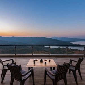 Eyes On The Lake By Stayvista - A Hillside Villa With A Captivating View Of The River プネ Exterior photo