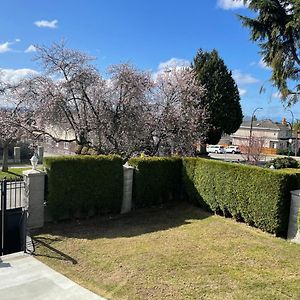 Adorable 2-Bedroom Basement In バンクーバー Exterior photo