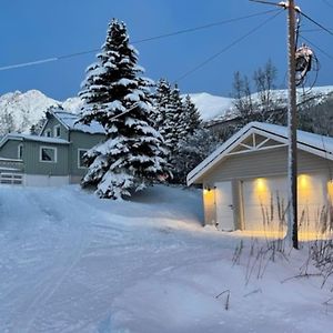 Lyngseidet House With Garage In Central Lyngenヴィラ Exterior photo