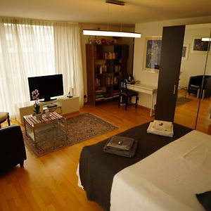Esther'S Homestay - Big Room - 26 Square Meters ホルゲン Exterior photo