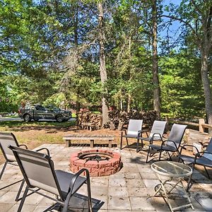 Higgins Lake Getaway With Fire Pit, Walk To Beach! Roscommon Exterior photo