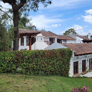 Amplia Casa Antigua Guatemala Con Pergola Y Jardinヴィラ Exterior photo