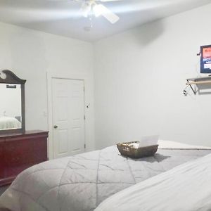 Private Room Near To Downtown Churchill Downs Uofl Airport &Kentucky Expo Center ルイスビル Exterior photo