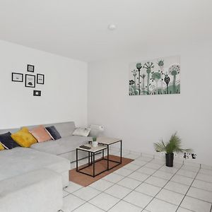 Budget Spacious Apart With Terrace マント・ラ・ジョリー Exterior photo