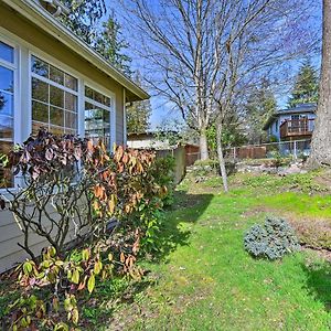 Welcoming Edmonds Vacation Rental With Fireplace! Exterior photo