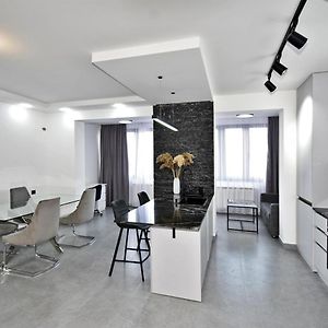 Luxury Apartment, 2 Bedrooms And 1 Living Room In Avan エレバン Exterior photo