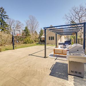 Lovely Kalamazoo River Home With Dock And Hot Tub ソーガタック Exterior photo