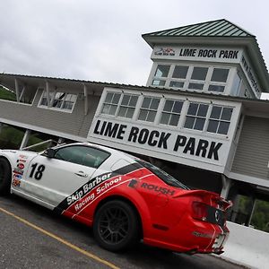 SalisburyWalk To The Outfield Of Lime Rock Parkアパートメント Exterior photo