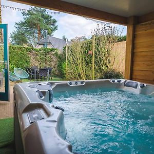 ルンテレン Luxe Veluws Vakantiehuis Met Jacuzziヴィラ Exterior photo