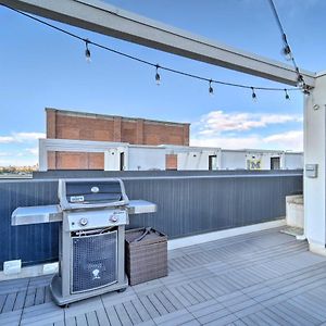 Sleek Townhome With Rooftop Patio And Mountain Views! デンバー Exterior photo