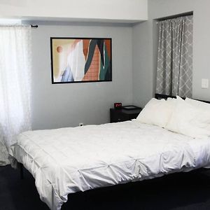 Spacious Cozy 2 Bedroom - Near Ewr/Nyc/Outlet Mall ニューアーク Exterior photo