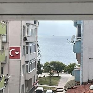GemlikCadde Ustu, Deniz Manzarali Ferah Bir Daireアパートメント Exterior photo