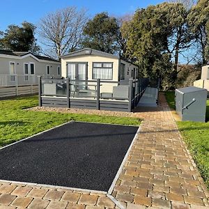 Emma'S Pad At Hoburne Naish - New Forest - Wheel Chair Accessible With Wetroom And Ramp ハイクリフ Exterior photo